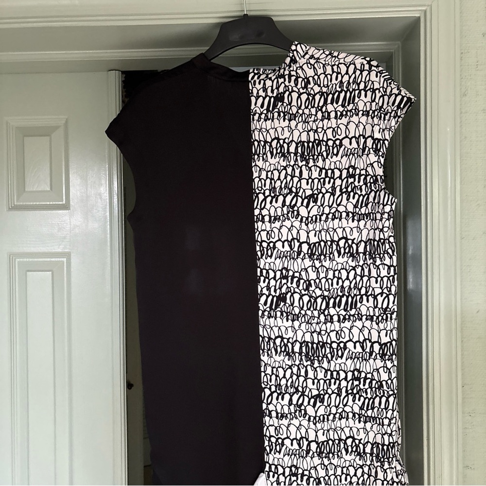 BCBG Black and White Asymmetrical Graphic Blouse - Picture 6 of 6